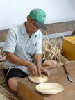 bamboo basket maker in San Kamphaeng.JPG (75 KB)